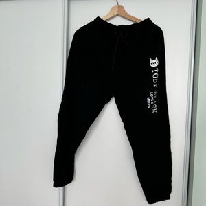 Black sweatpants with cat logo